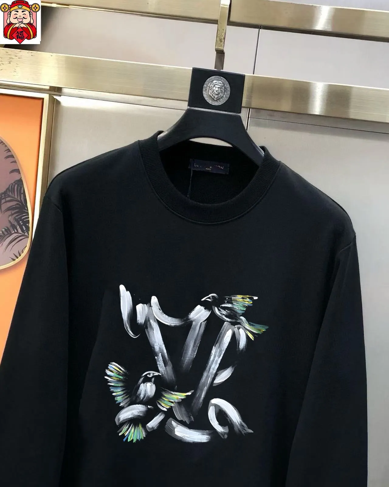 🅿️220 brand [LV Louis Vuitton] (good news for fat people) 2025ss autumn latest long-sleeved round-neck sweatshirt, on sale simultaneously on the official website. Refreshing and breathable. Made of top Tencel Roman. Comfortable and soft. 3D three-dimensional clarity. Super fashion sense. Great for gifting and keeping for yourself. Size: M-5XL (can wear up to 220 pounds)